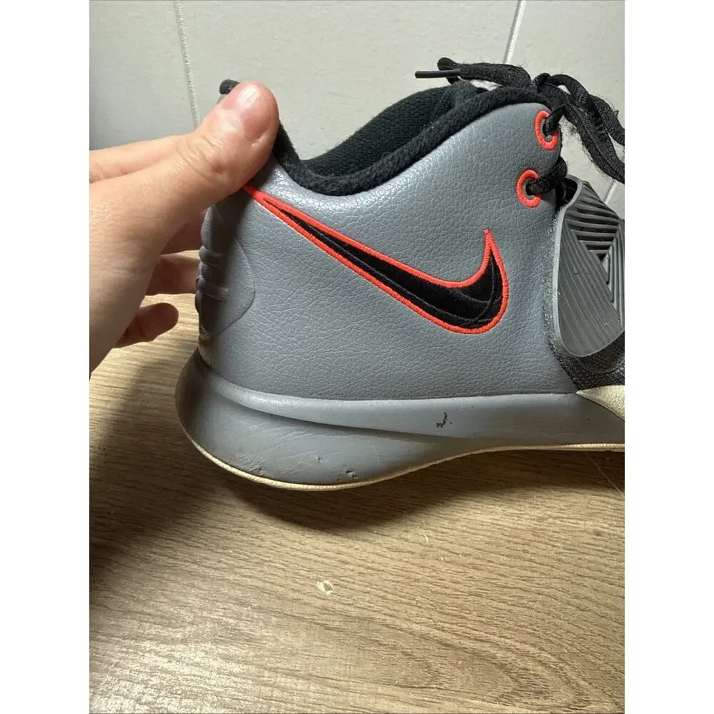 Nike Kyrie Flytrap 3 Zoom Gray Basketball Sneaker Shoes BQ3060-010 Size 9.5 D3